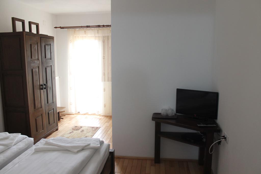 Pensiunea Muntele Alb Horezu Kamer foto